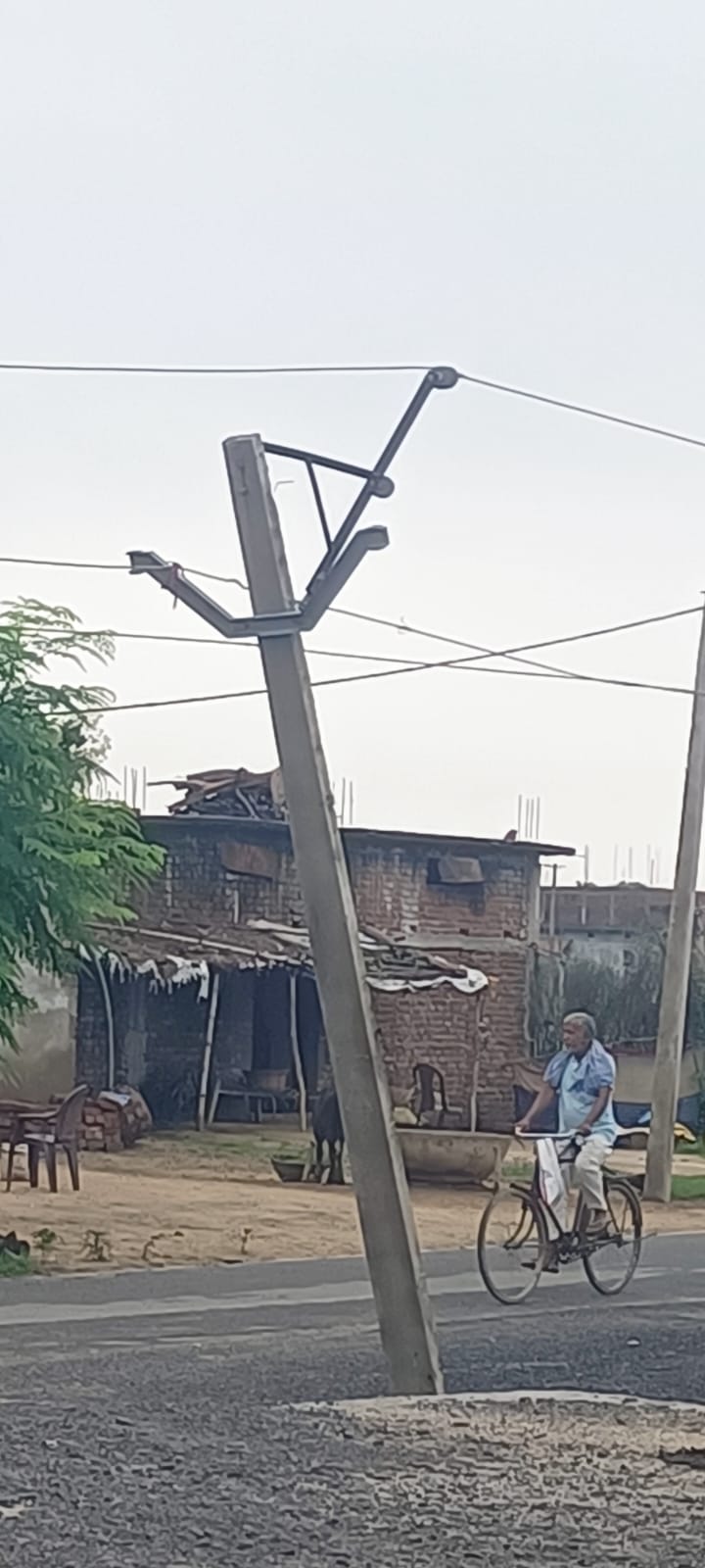 फुलिया में जर्जर 11 हजार वोल्ट के तार-पोल से हादसे का खतरा