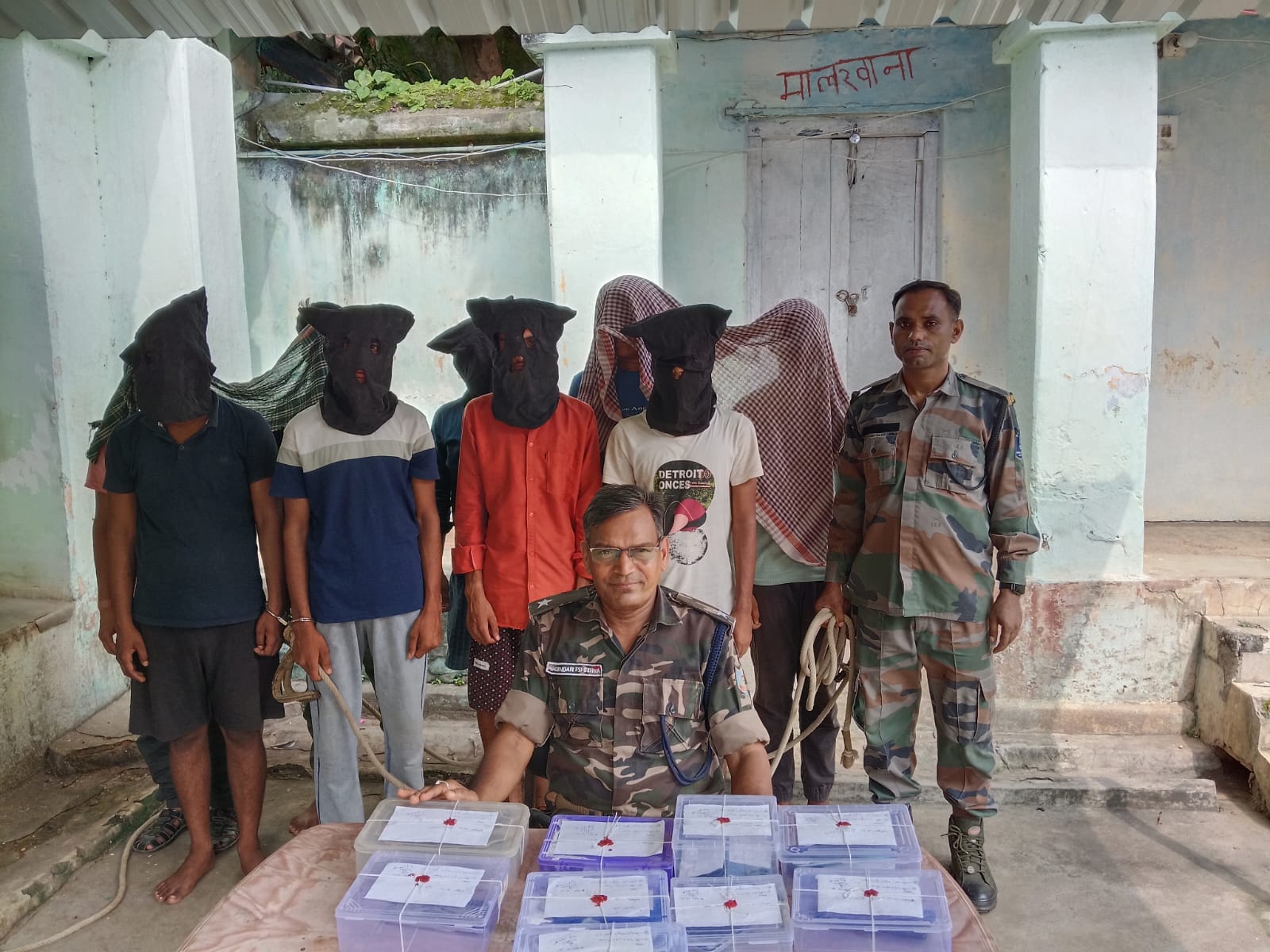 साइबर ठगों पर देवघर पुलिस का बड़ा प्रहार, 9 साइबर अपराधी गिरफ्तार