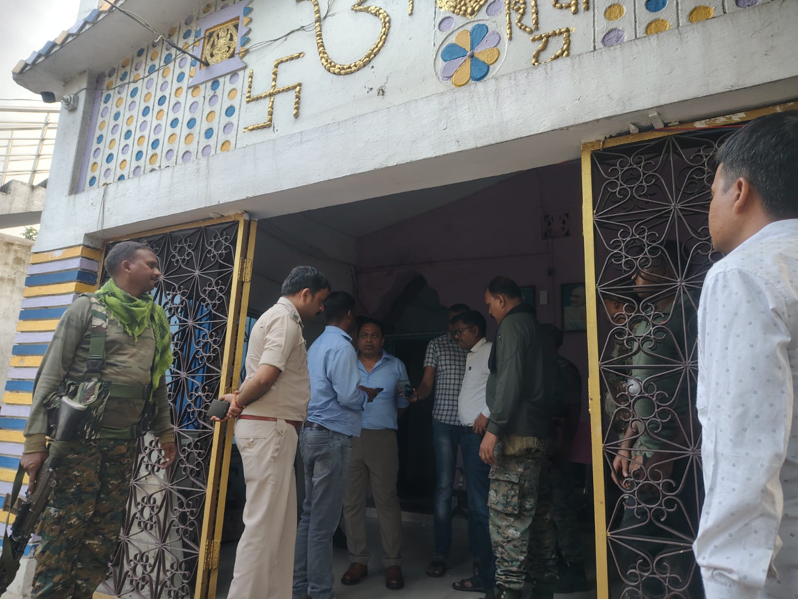 चंद्रगुप्त कोल परियोजना सुशी इंफ्रा ऑफिस के सामने अपराधियों ने चलाया अंधाधुंध गोलियां लोगों में बना दहशत