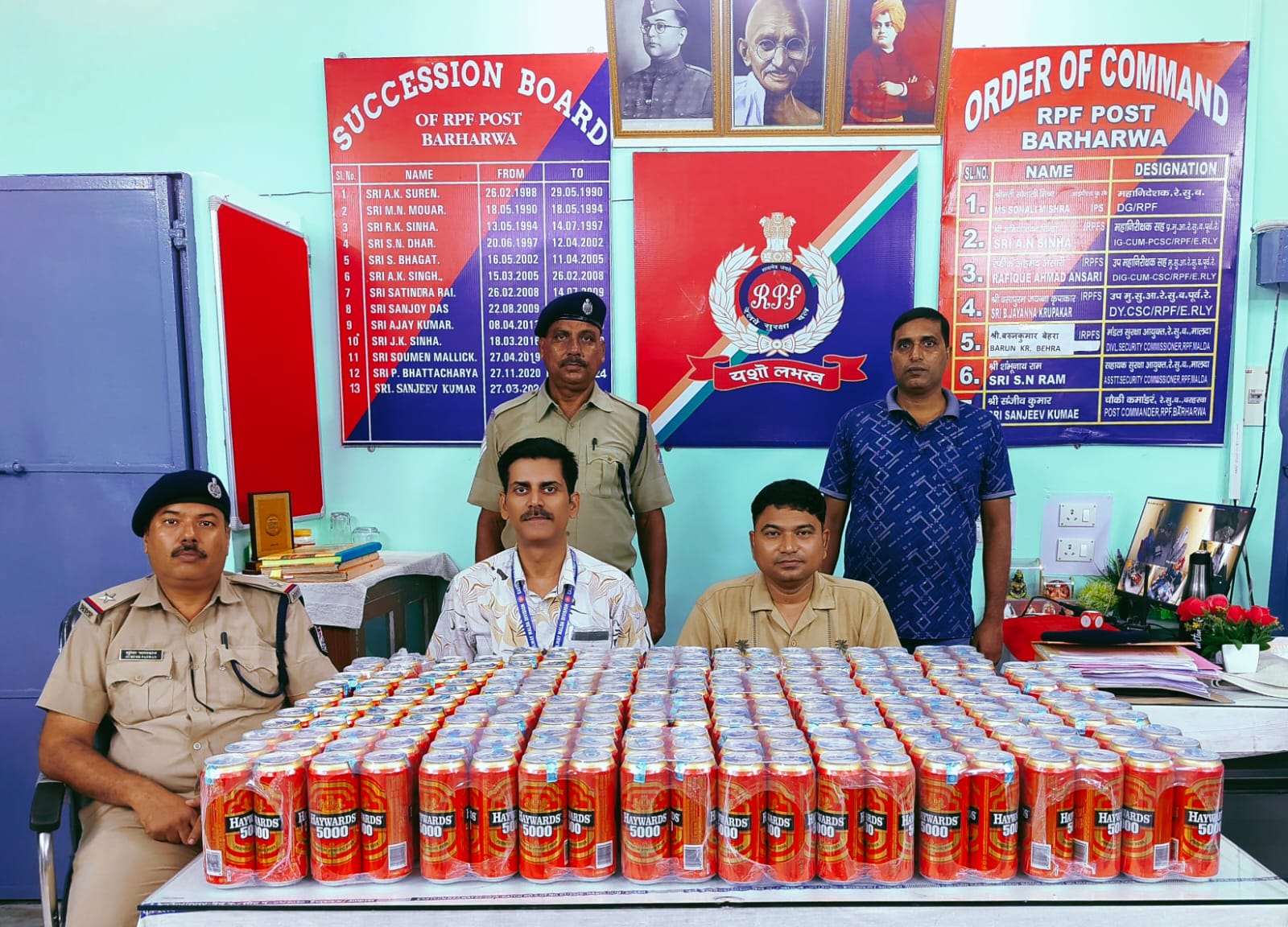 साहेबगंज में RPF और CIB की बड़ी कार्रवाई: पटना एक्सप्रेस से 230 कैन बियर जब्त, केले के बोरों में छिपाकर रखी थी खेप
