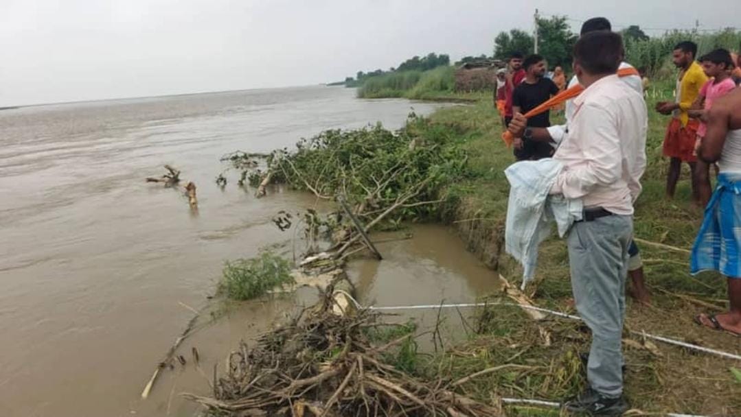 मुंगेर में उफनाई गंगा! दिखने लगा गंगा का रौद्र रूप,कई गांवों में घुसा बाढ़ का पानी