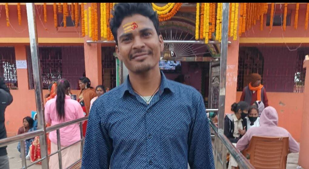 अज्ञात वाहन की चपेट में आने से हाइड्रा चालक की मौत, मुआवजे की मांग