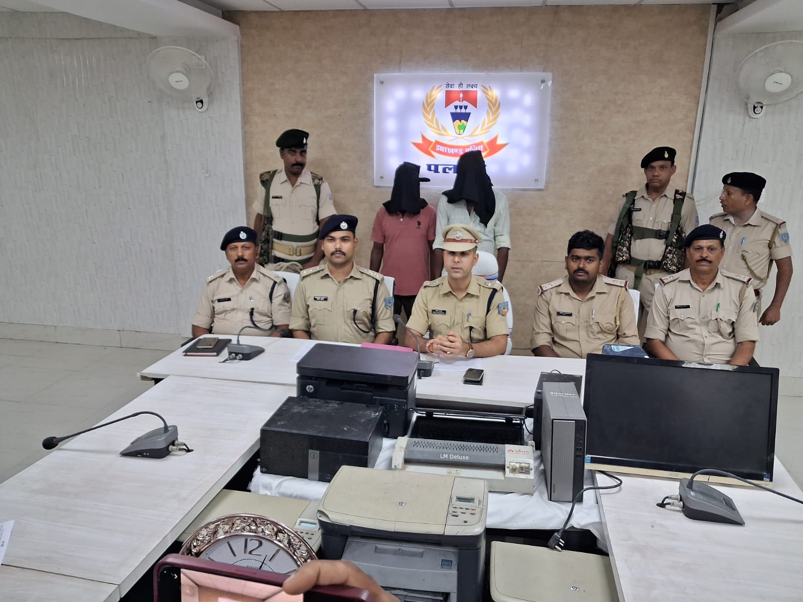 नामुदाग पूर्व सरपंच, सरकारी कार्यों में चोरी करने वाले, दो चोर गिरफ्तार 50 लाख का सामान बरामद