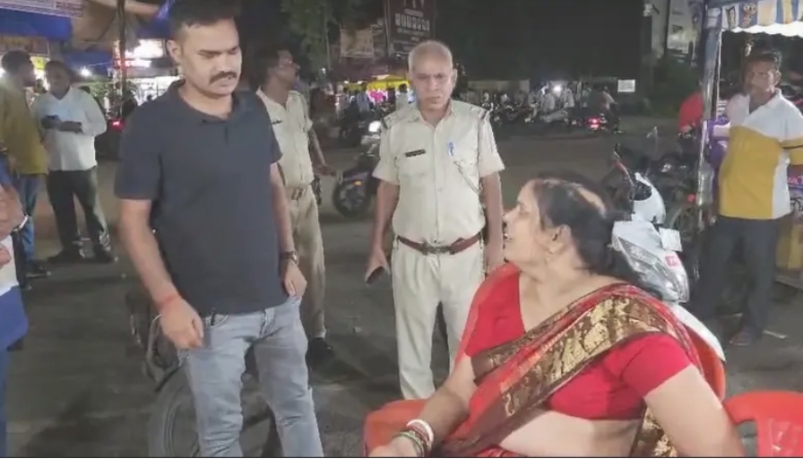 साकची में बाइक सवार बदमाशों ने महिला से छीनी सोने की चेन