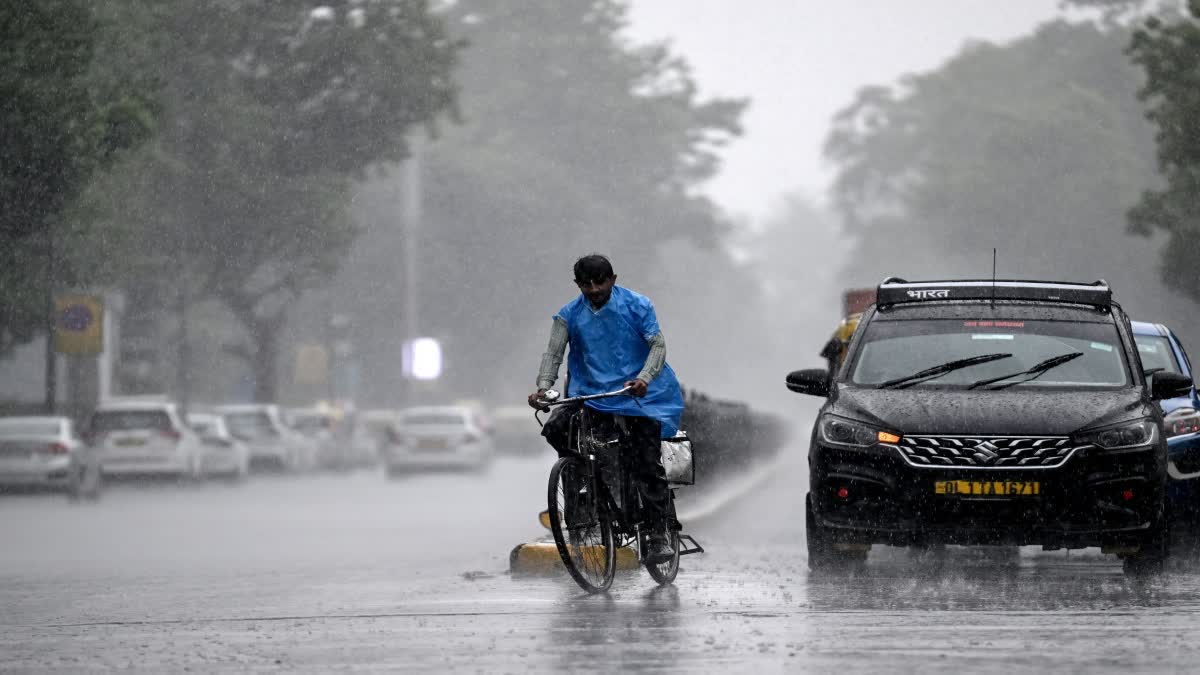 झारखंड में डीप डिप्रेशन का कहर: रांची समेत 15 से ज्यादा जिलों में भारी बारिश का अलर्ट, जानें कब मिलेगी राहत