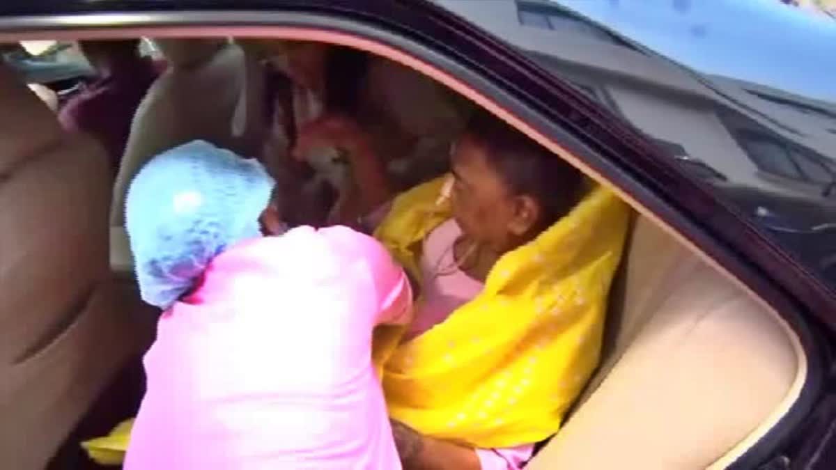 सीएम हेमंत सोरेन की मां रूपी सोरेन की अचानक तबियत बिगड़ी, रांची के हिल व्यू अस्पताल में भर्ती