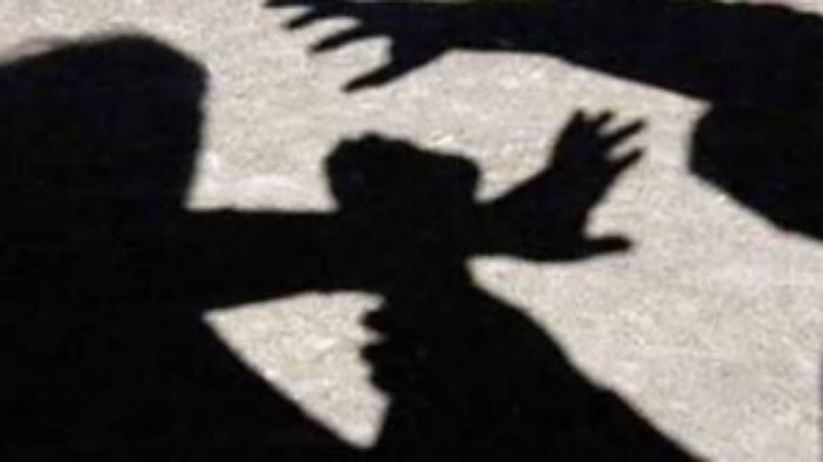 पिठोरिया के कोकदोरो में स्कूली छात्रा से छेड़छाड़ के आरोप में आरोपी गिरफ्तार