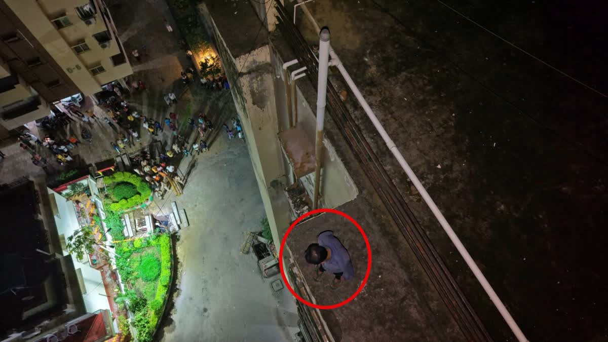 रांची की सेल सिटी में थमी सांसें: 9वीं मंजिल की रेलिंग पर चढ़ा युवक, 5 घंटे के रेस्क्यू ऑपरेशन के बाद पुलिस ने सुरक्षित उतारा