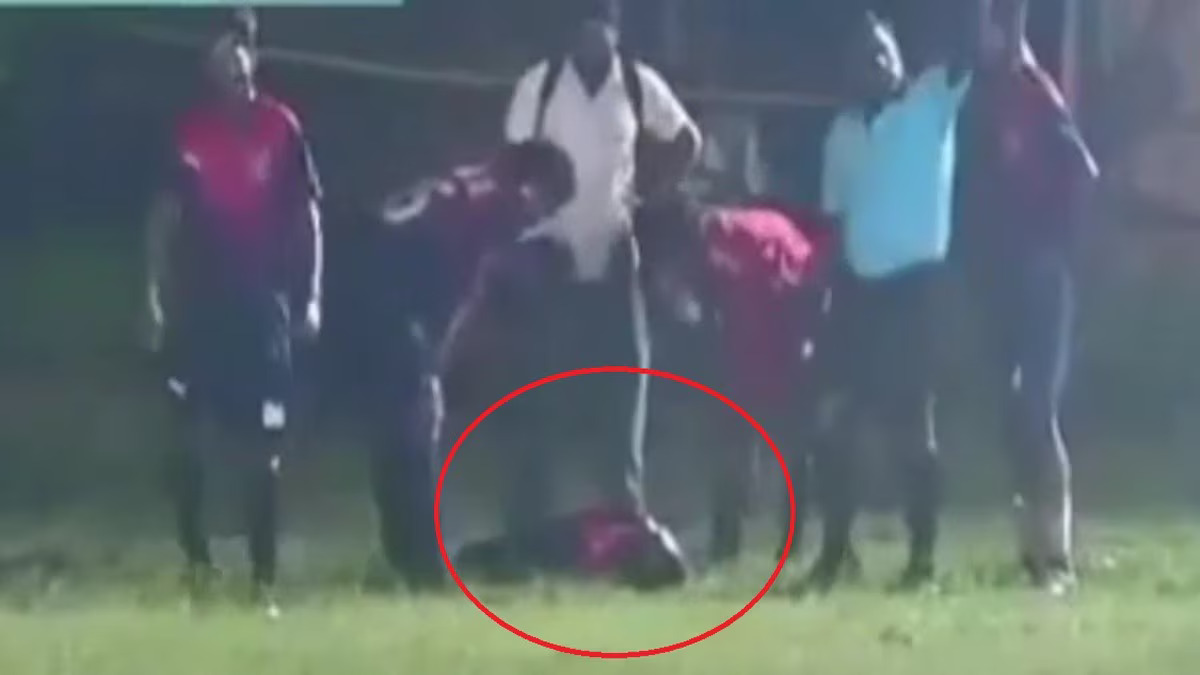 बोकारो में मैच खेलते समय अचानक गिरा खिलाड़ी, मैदान पर ही थम गई सांसें; टूर्नामेंट रद्द