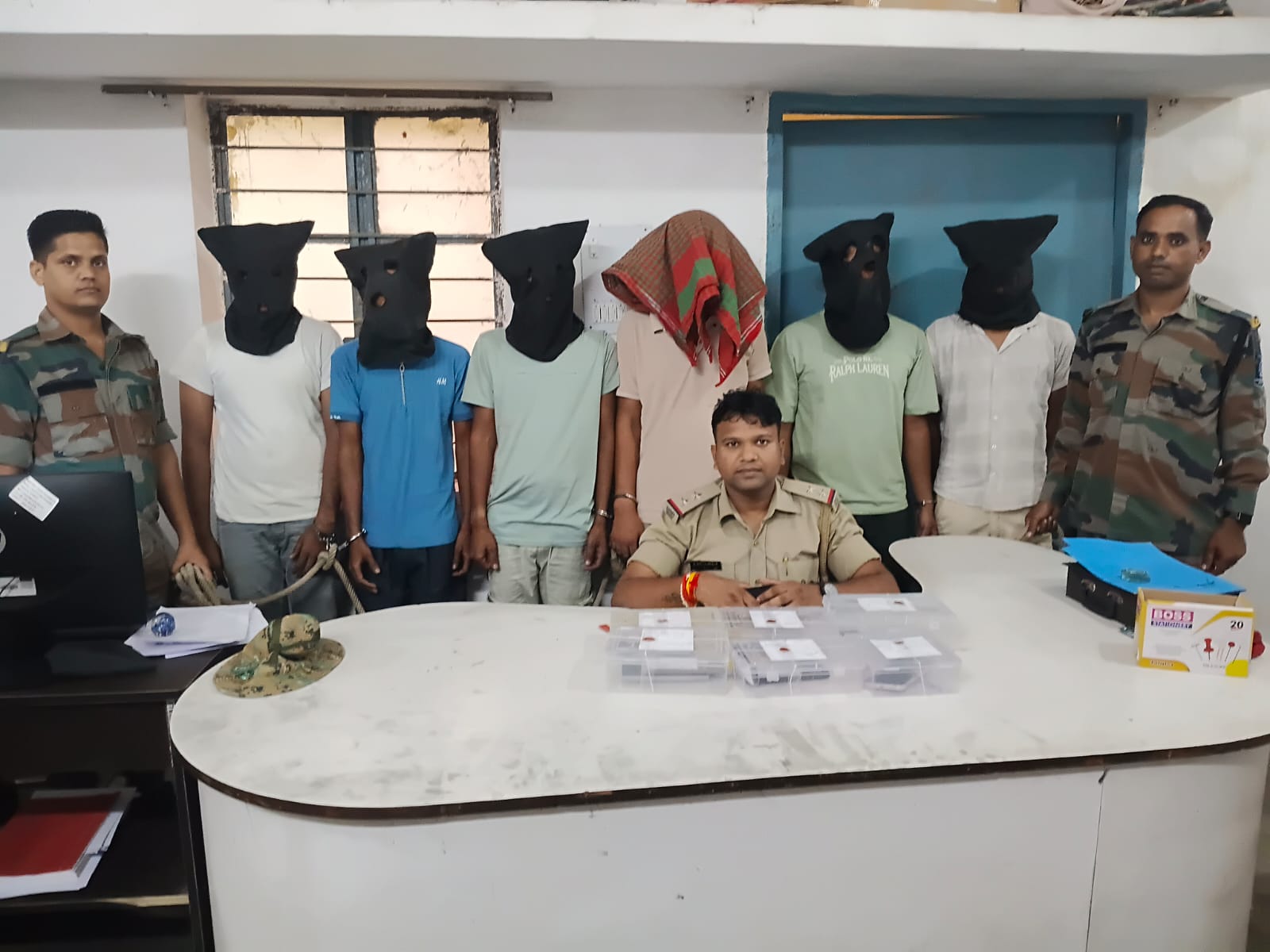 देवघर पुलिस की बड़ी कार्रवाई, 6 साइबर अपराधी गिरफ्तार