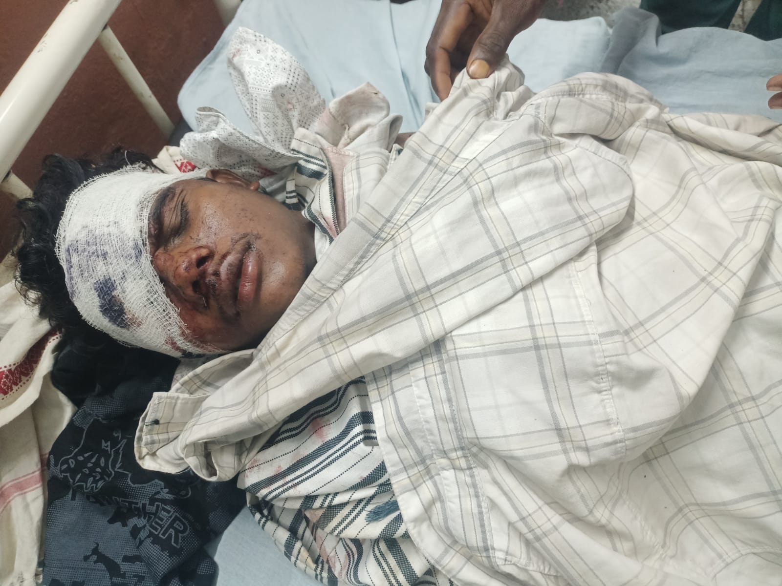 सड़क दुर्घटना में मोटरसाइकिल चालक घायल, रेफर