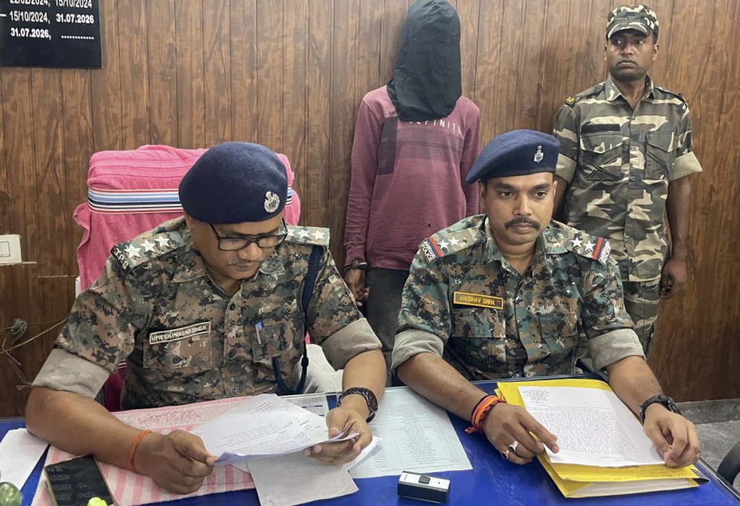 बिजली तार चोरी करते एक युवक गिरफ्तार