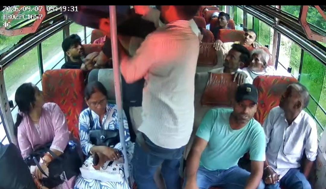 स्टार फिश बस रोककर दो यात्रियों से लूट, रुपयों से भरा बैग छीना