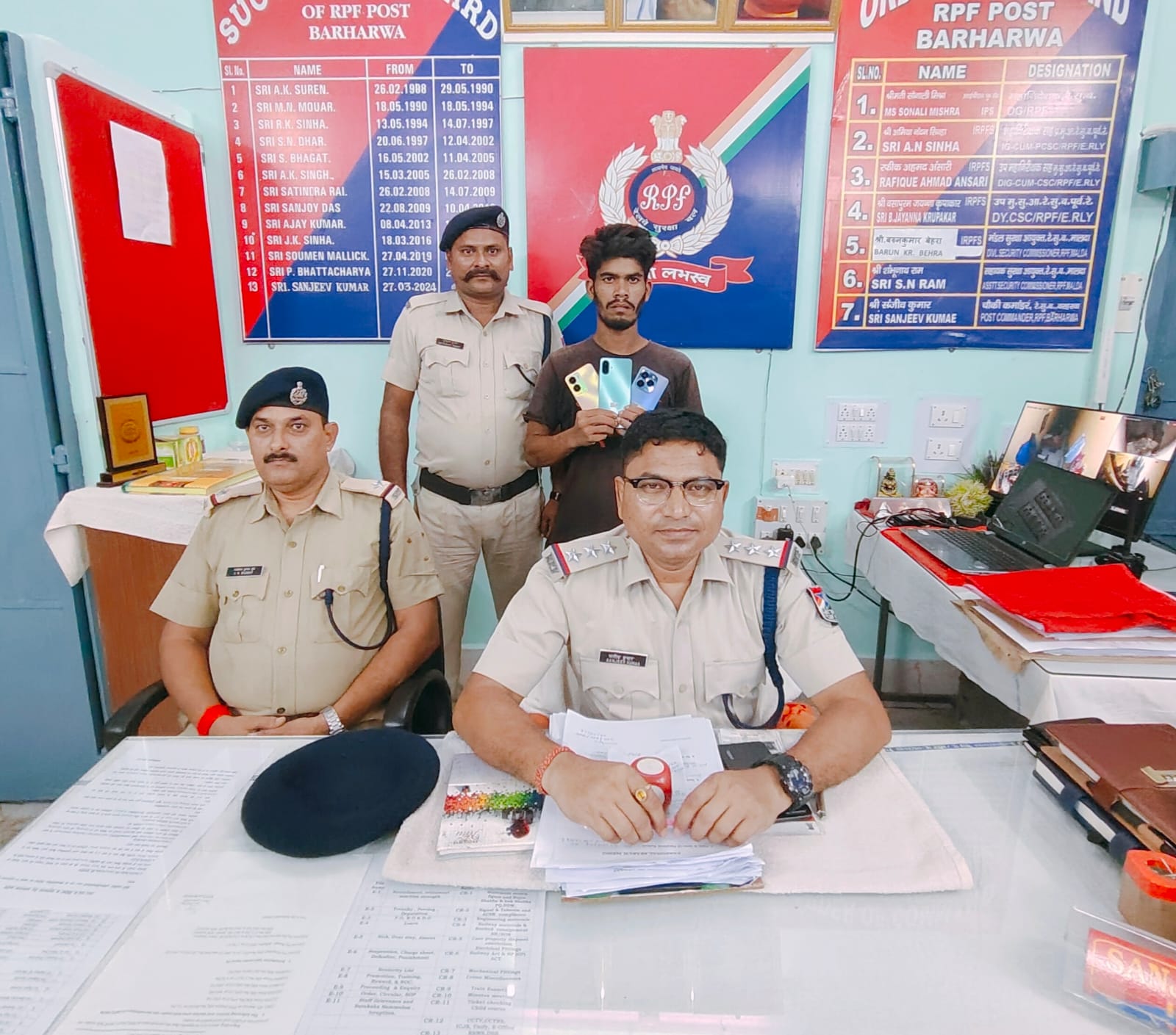 ब्रह्मपुत्र मेल में यात्रियों की जेब से तीन मोबाइल चोरी, RPF ने आरोपी को दबोचा