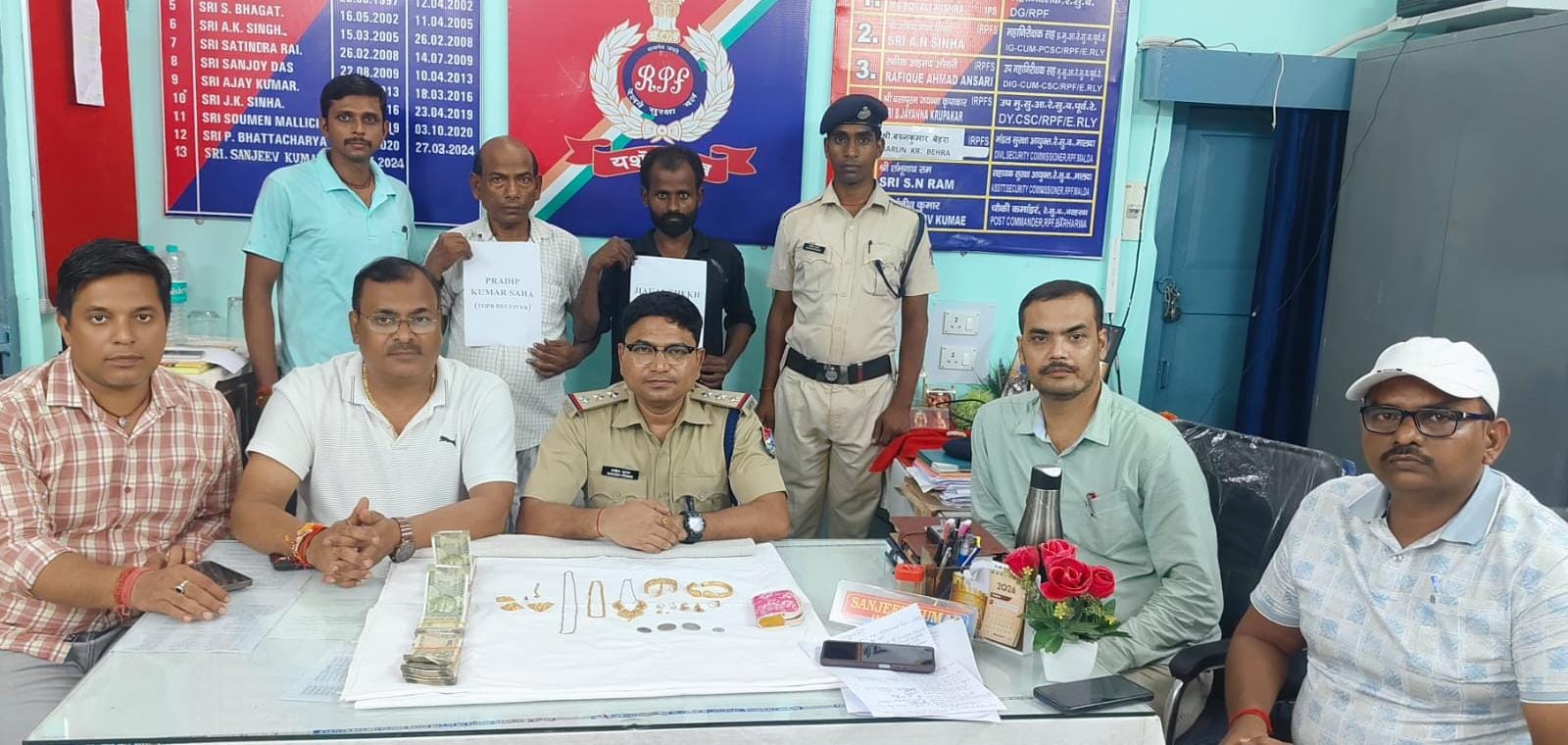 ट्रेन में 16.41 लाख की चोरी का पर्दाफाश, RPF ने चोर और सर्राफा कारोबारी को दबोचा