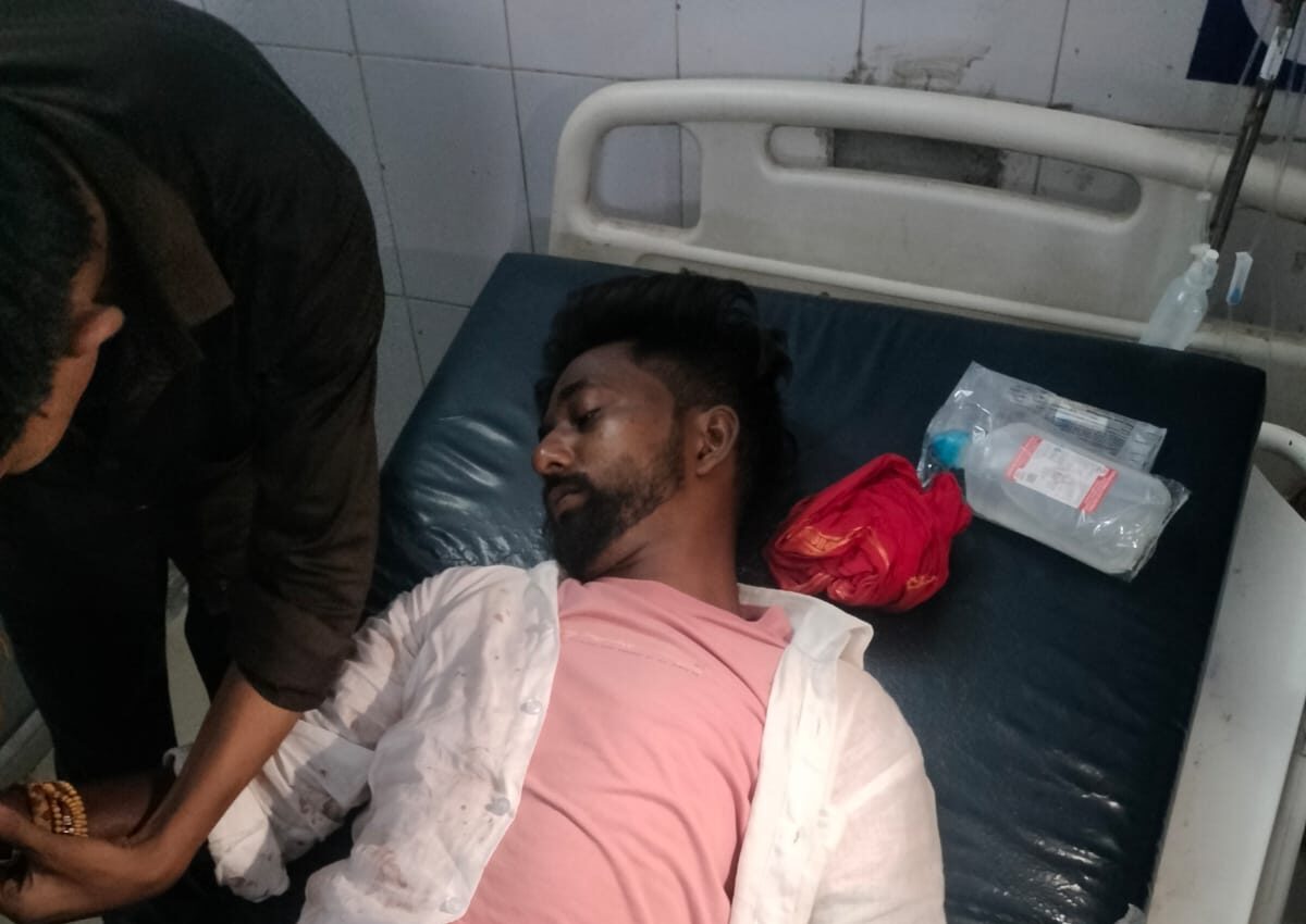 साहिबगंज: युवक पर चाकू से जानलेवा हमला, गंभीर स्थिति में अस्पताल में भर्ती
