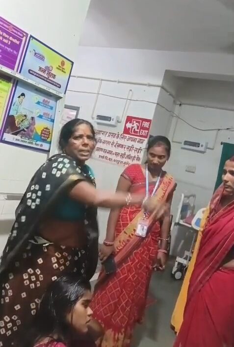 सीएम के गृह जिला मुंगेर के धरहरा सीएचसी में ‘नॉर्मल डिलीवरी’ का रेट ₹2000, कम पैसे देने की बात पर मुंगेर रेफर करने का आरोप
