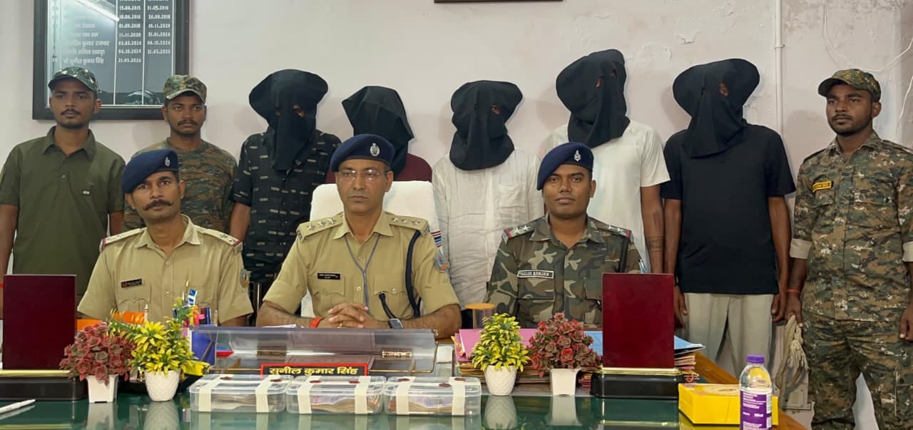 चतरा में नार्कोटिक्स विभाग का अधिकारी बनकर 31.90 लाख की लूट अंजाम देने वाले पांच आरोपी गिरफ्तार