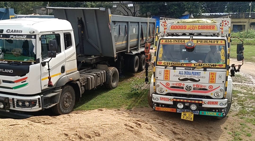 सड़क पर नियम तोड़ने वालों पर डीटीओ की गाज: शिकारीपाड़ा में 7 भारी वाहन जब्त, वाहन चालकों में मचा हड़कंप