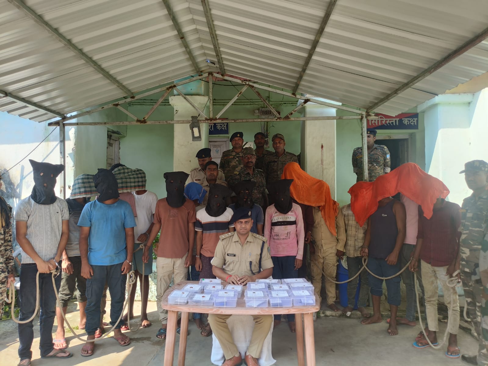 देवघर पुलिस की बड़ी कार्रवाई, 16 साइबर अपराधी गिरफ्तार