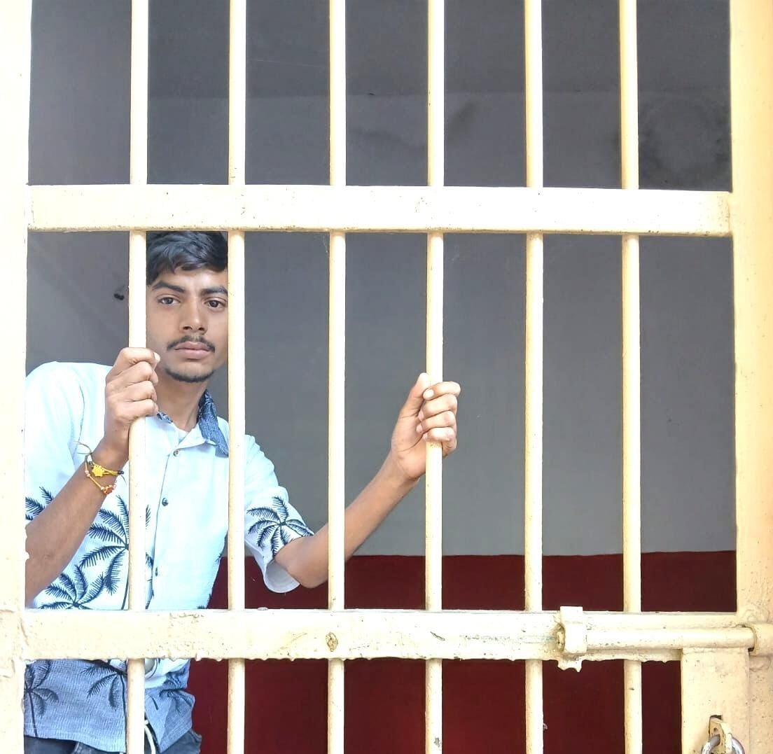 रेलवे स्टेशन के आउटर पर तमंचे के साथ युवक गिरफ्तार