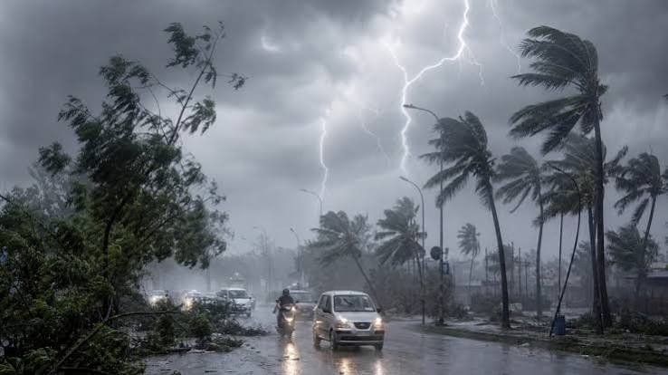 20 राज्यों में मूसलाधार बारिश का अलर्ट: 75 KM/H की रफ्तार से चलेंगी हवाएं, पहाड़ी इलाकों में लैंडस्लाइड की चेतावनी