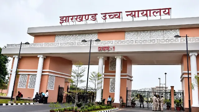 दाखिल-खारिज रिकॉर्ड से छेड़छाड़ मामला: एसीबी ने दर्ज की प्राथमिकी, पूर्व अंचल अधिकारी श्वेता वर्मा की तलाश जारी
