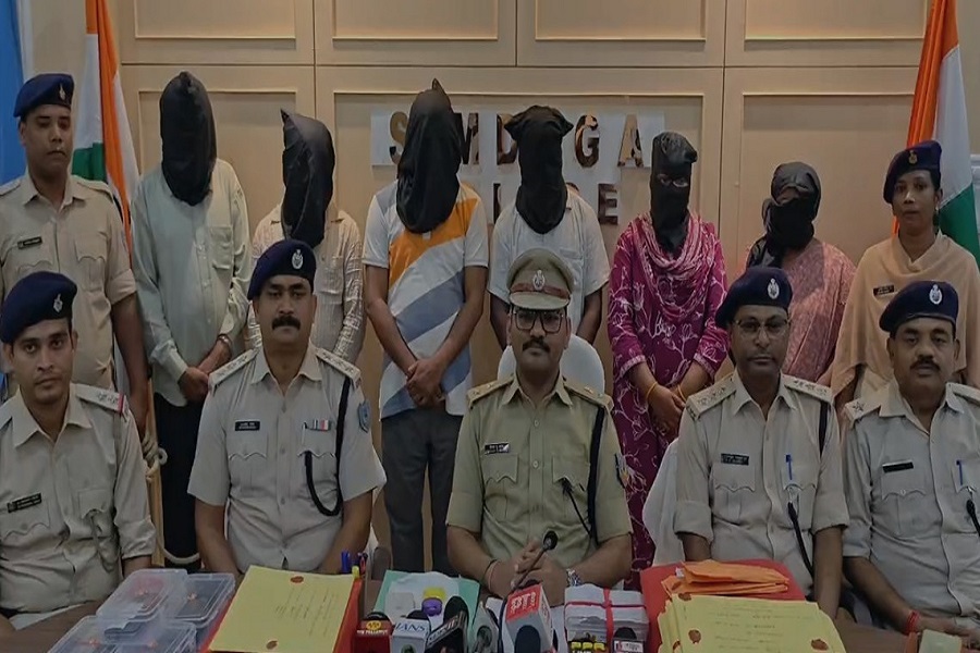 सिमडेगा में नौकरी के नाम पर करोड़ों की ठगी: ‘VSK फाउंडेशन’ के नाम पर 900 लोगों को बनाया शिकार, 6 आरोपी गिरफ्तार