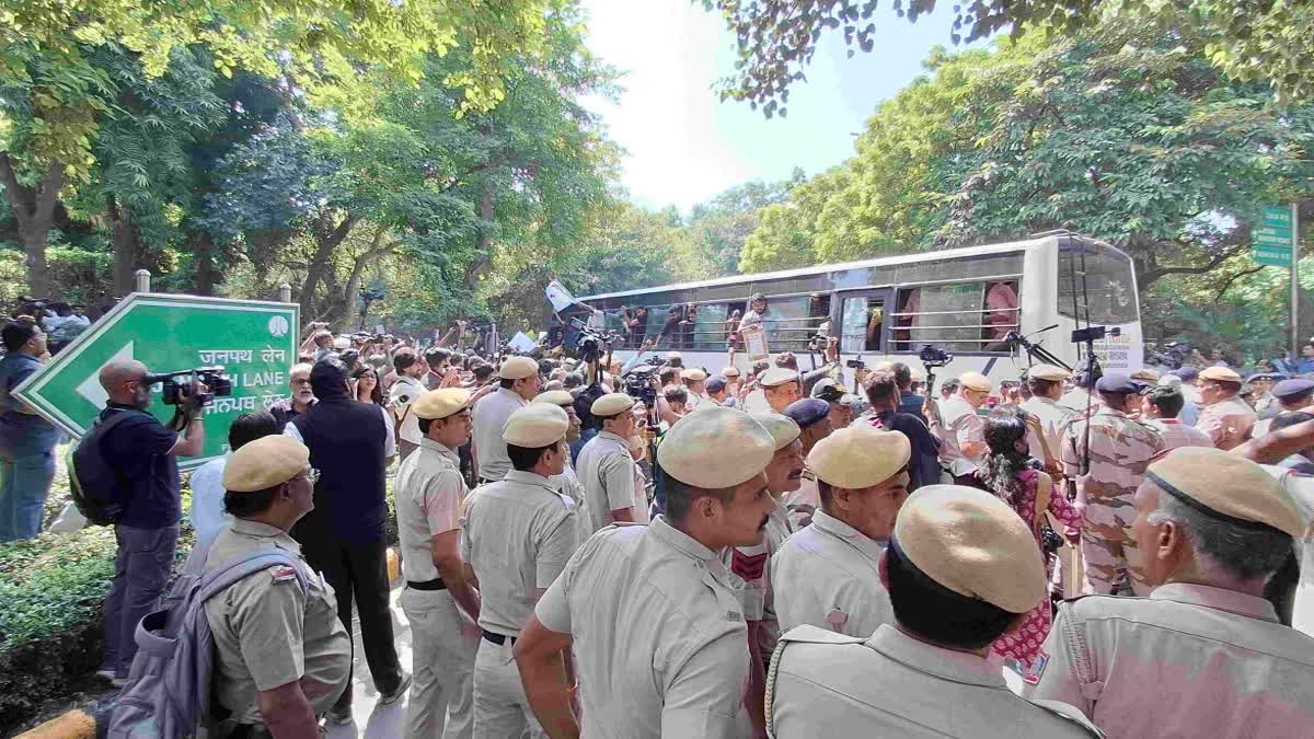 लगातार दूसरे दिन प्रदर्शन की तैयारी, जंतर-मंतर पर सुरक्षा बढ़ाई गई
