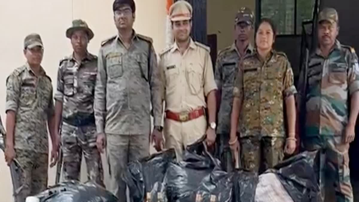 पर्व-त्योहारों से पहले उत्पाद विभाग की बड़ी कार्रवाई, इटकी में अवैध नकली विदेशी शराब की मिनी फैक्ट्री का भंडाफोड़