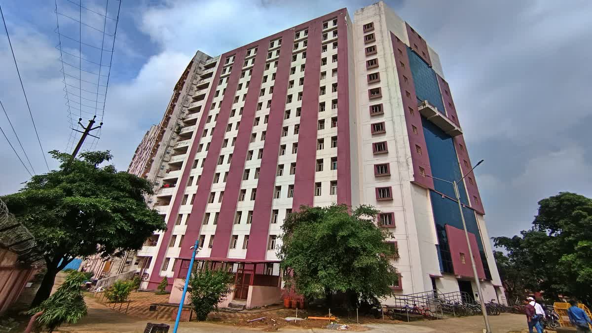 IIT-ISM धनबाद के फाइनल ईयर छात्र की संदिग्ध मौत, एक्वामरीन हॉस्टल के बाहर मिला शव; जांच में जुटी पुलिस
