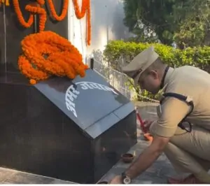 पलामू पुलिस ने शहीद जवानों को किया नमन, परिजनों से मिलकर जानी समस्याएं