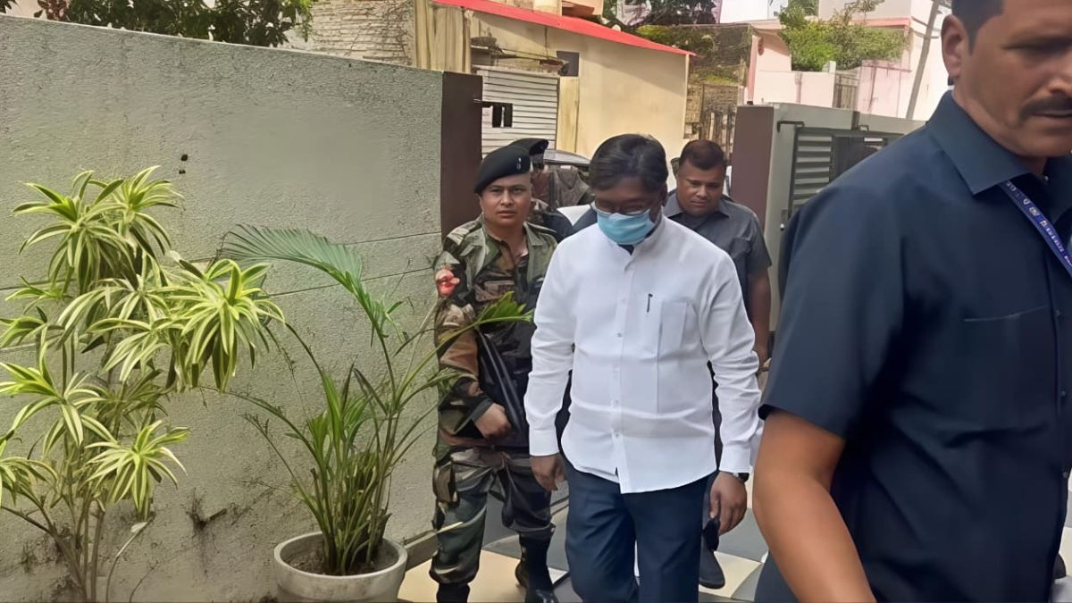 रूपी सोरेन की स्थिति गंभीर, CM हेमंत सोरेन भी अस्पताल में मौजूद