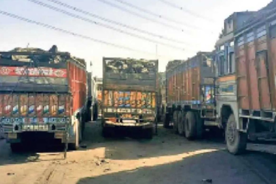 चरही में अवैध कोयला परिवहन के खिलाफ बड़ी कार्रवाई, CISF ने 5 ट्रक किए जब्त