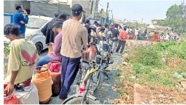 रांची के गैस गोदामों में भीड़, खाली हाथ लौट रहे लोग, रेस्तराओं में दोसा-रोटी-चाइनीज बंद