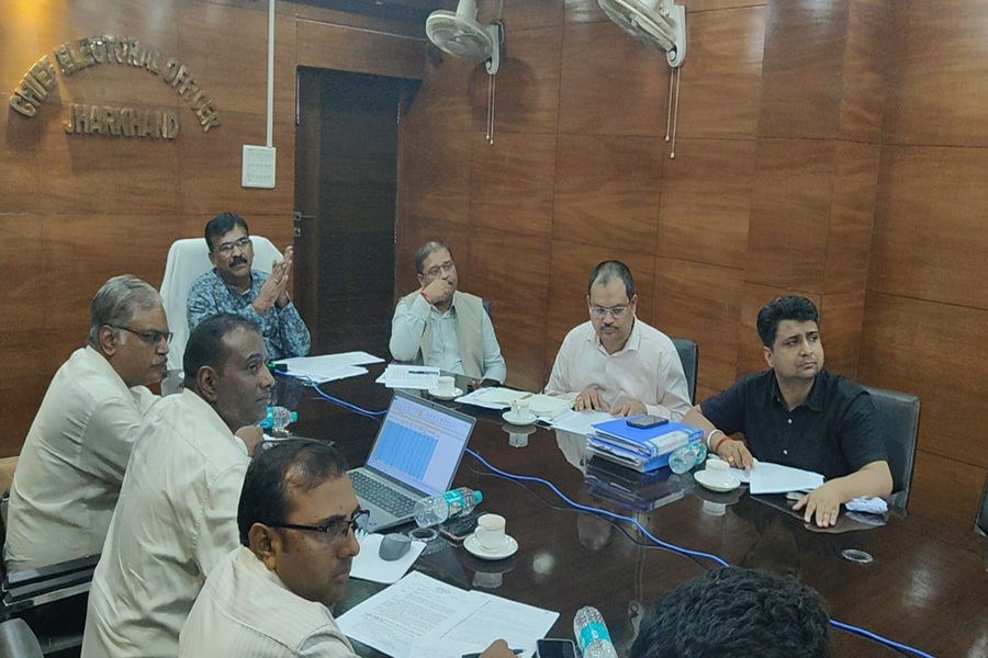 एसआईआर में नए मतदाताओं को जोड़ने में तेजी लाने का निर्देश, सुनवाई और डिजिटाइजेशन की होगी नियमित निगरानी