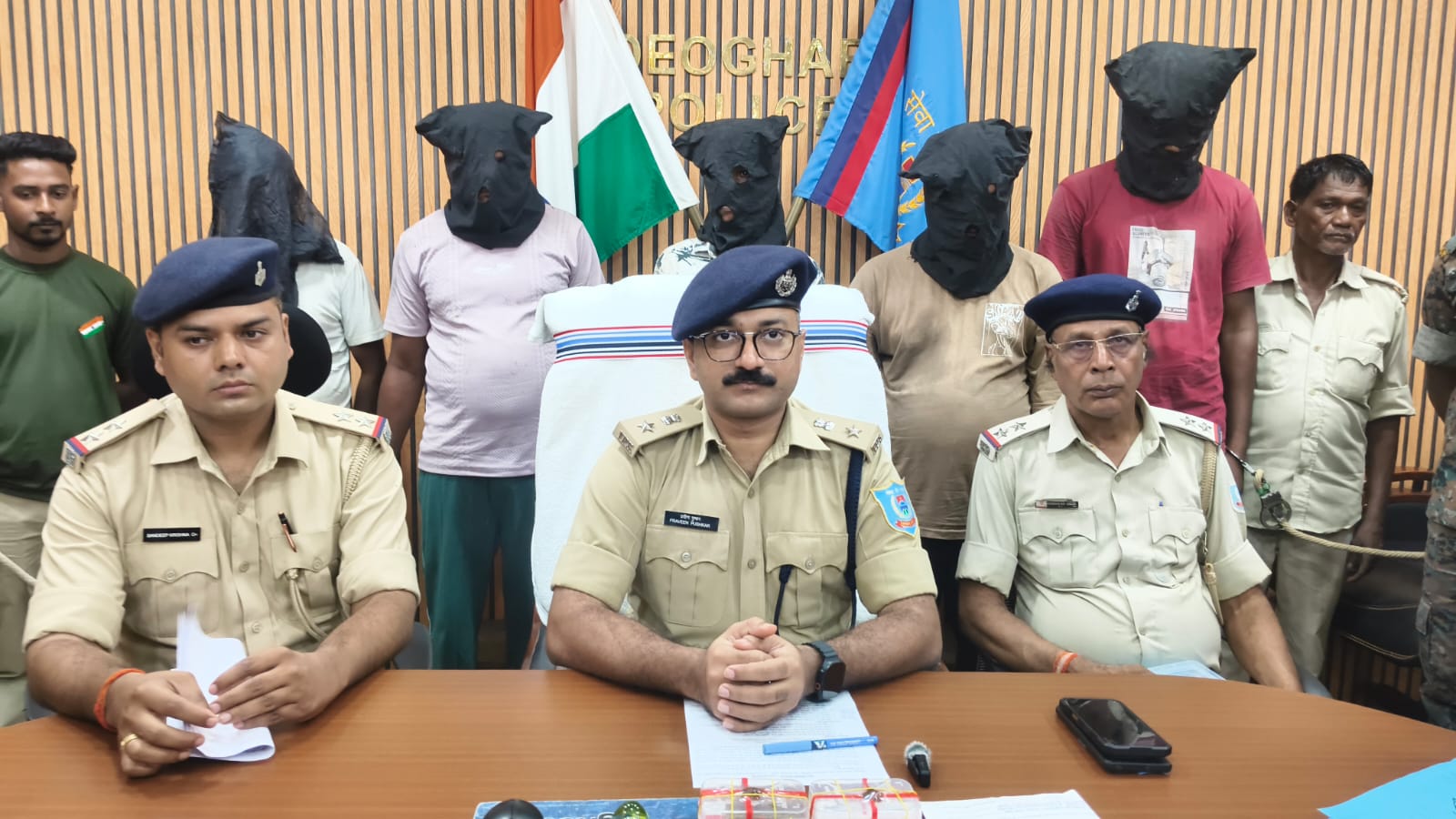 मोहनपुर पुलिस को मिली बड़ी सफलता, ब्राउन शुगर के साथ पांच तस्कर गिरफ्तार