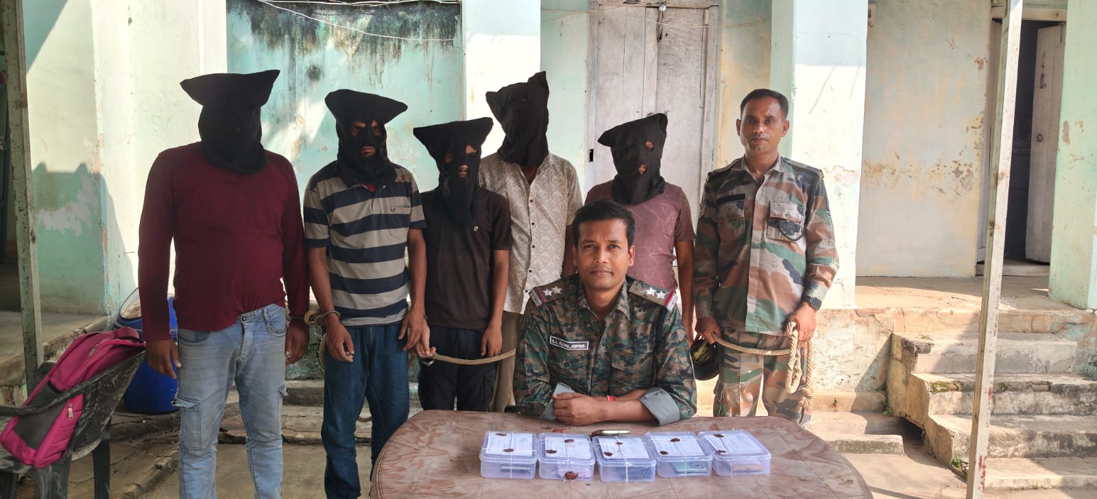 देवघर साइबर पुलिस की बड़ी कार्रवाई, फर्जी कस्टमर केयर बनकर ठगी करने वाले 5 साइबर अपराधी गिरफ्तार