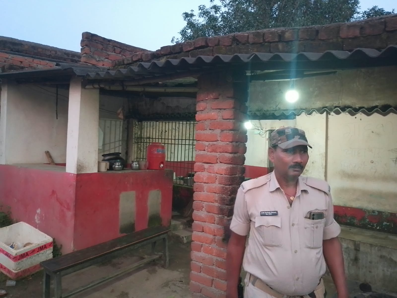 अवैध शराब के निर्माण, बिक्री एवं भंडारण के विरुद्ध उत्पाद विभाग की सख्त कार्रवाई, करीब 100 लीटर महुआ चुलाई शराब जब्त