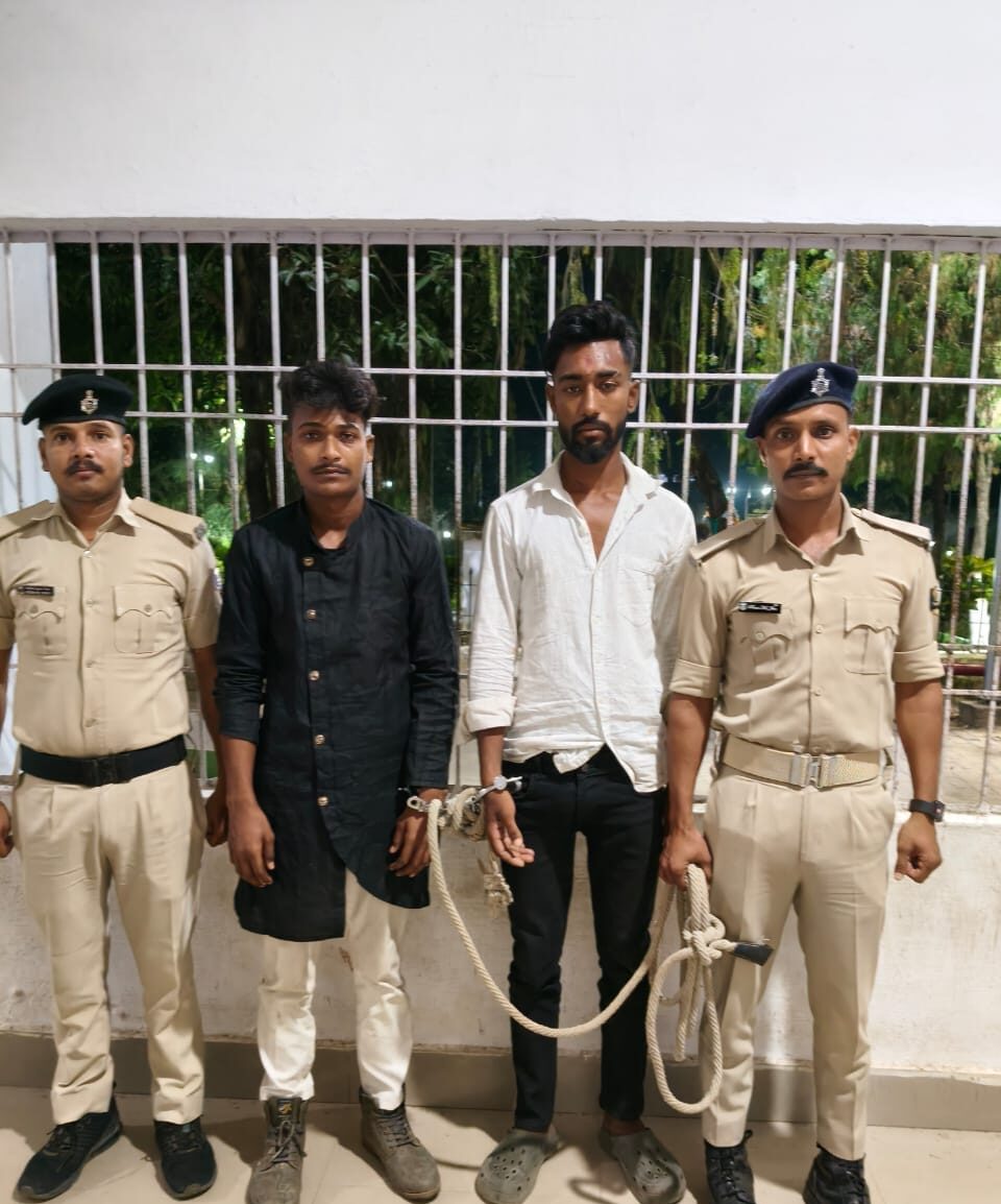बरारी हाट के मेले में युवक को पीठ में मारा चाकू, हालत गंभीर; दो आरोपी गिरफ्तार
