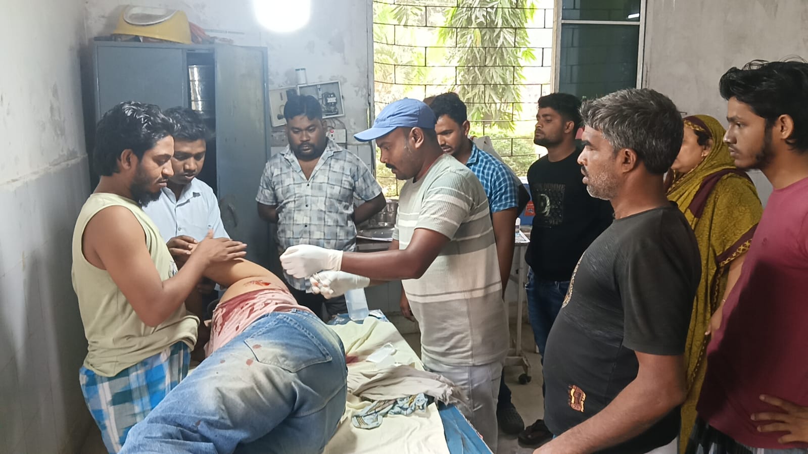 राजमहल में जमीन विवाद को लेकर युवक पर चाकू से हमला, गंभीर हालत में हायर सेंटर रेफर