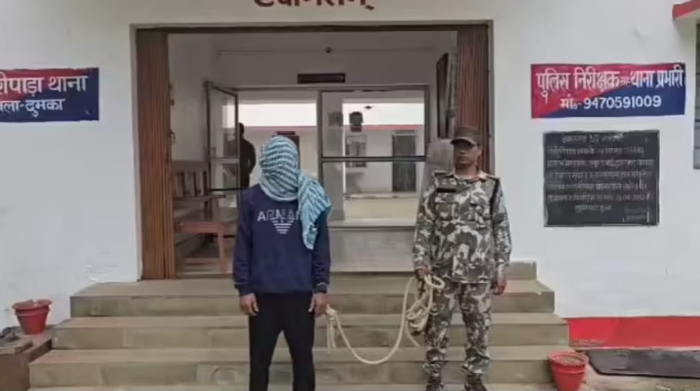 दुमका में शादी का झांसा देकर दो साल तक यौन शोषण करने वाला आरोपी गिरफ्तार, छह महीने के बच्चे की मां ने दर्ज कराई थी एफआईआर