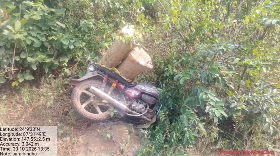 शिकारीपाड़ा में वन विभाग की कार्रवाई, सिमल लकड़ी के 4 बोटे और 3 मोटरसाइकिल जब्त