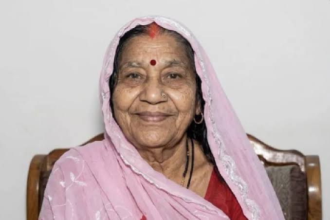 पूर्व स्वास्थ्य मंत्री रामचंद्र चंद्रवंशी की पत्नी तेतरी देवी का निधन, मिथिलेश ठाकुर ने जताया शोक